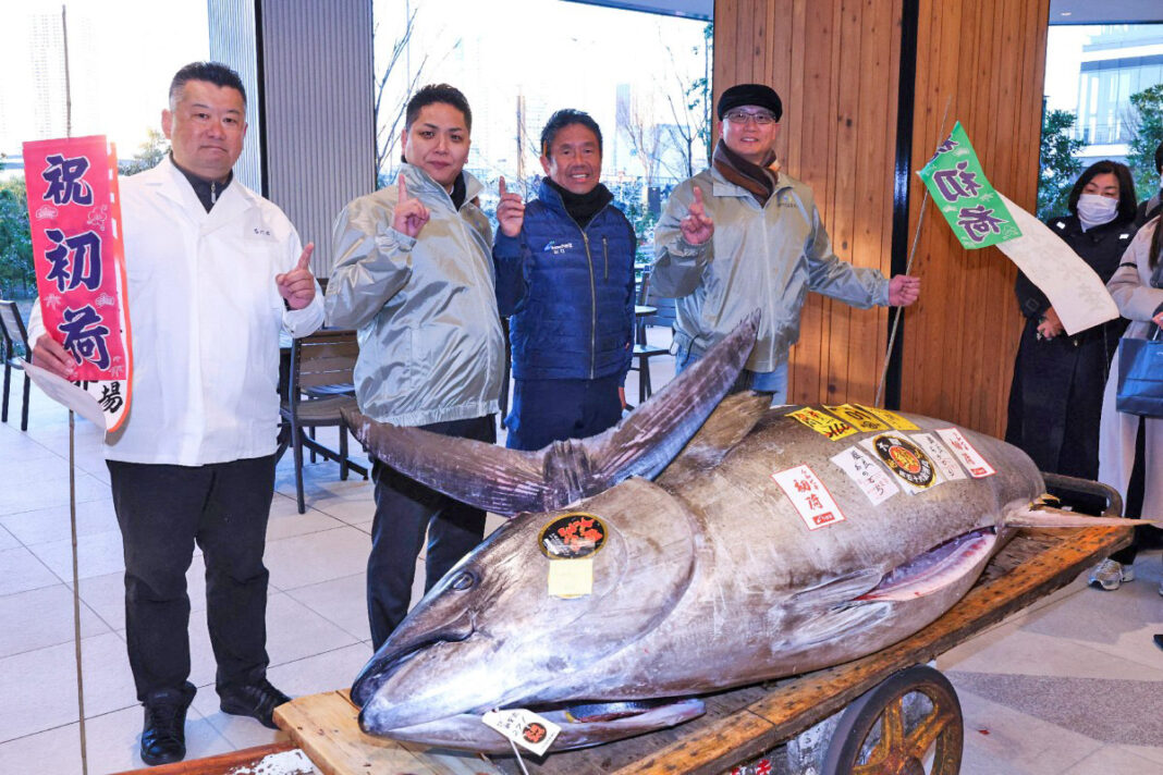 JAPAN-FISHING-RESTAURANT-TUNA