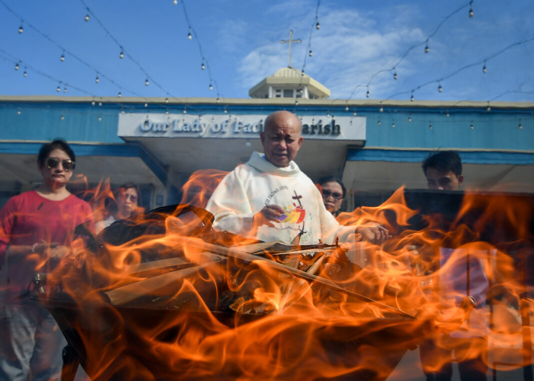 palm-burning-ash-wednesday