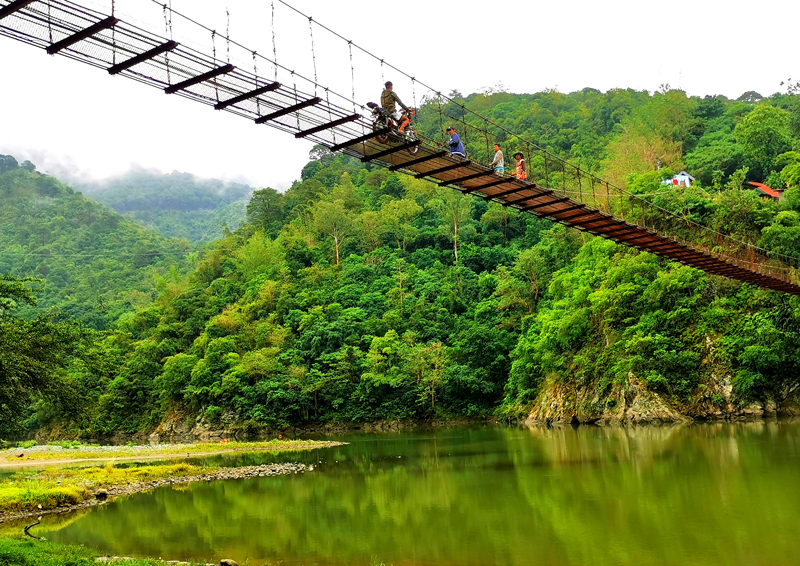 hanging-bridge-Banao-River